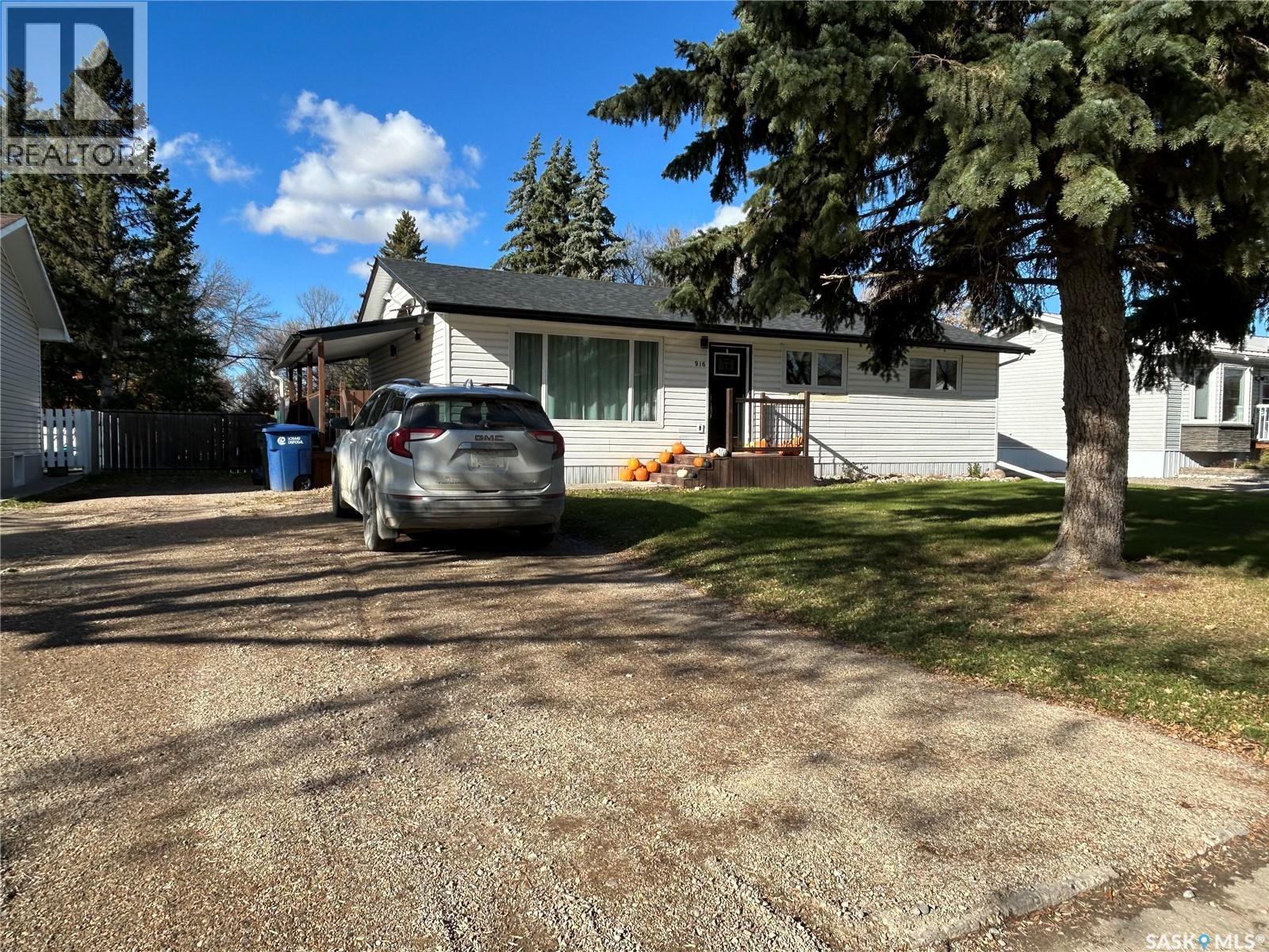 916 Moose STREET, Moosomin, Saskatchewan