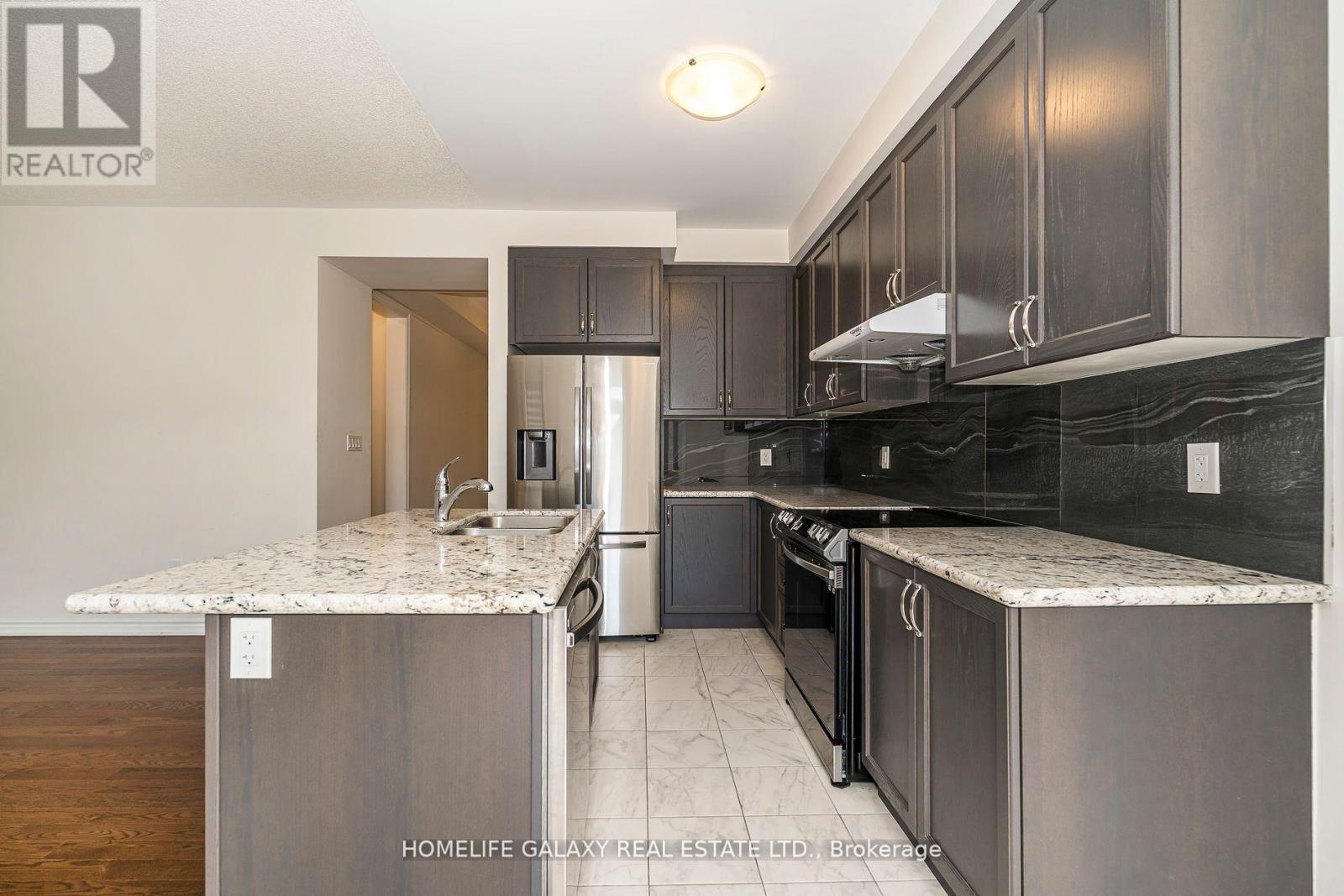 29 Bromfield Street, Whitby, Ontario  L1P 0P8 - Photo 18 - E12477167