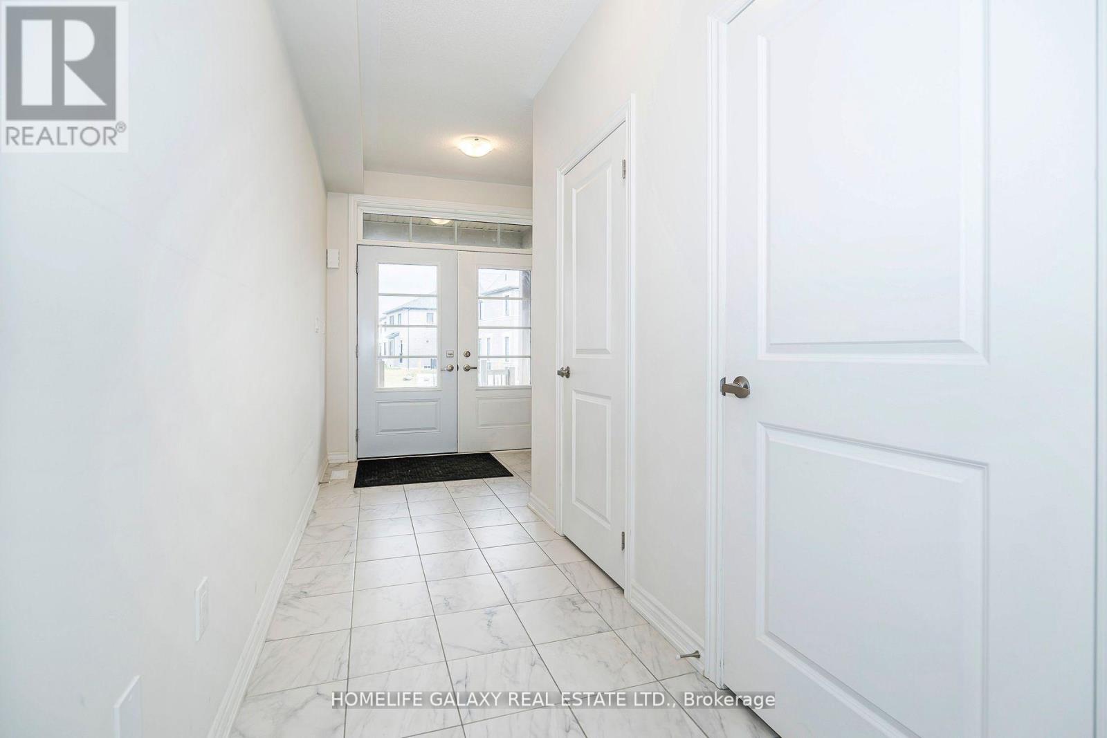 29 Bromfield Street, Whitby, Ontario  L1P 0P8 - Photo 5 - E12477167