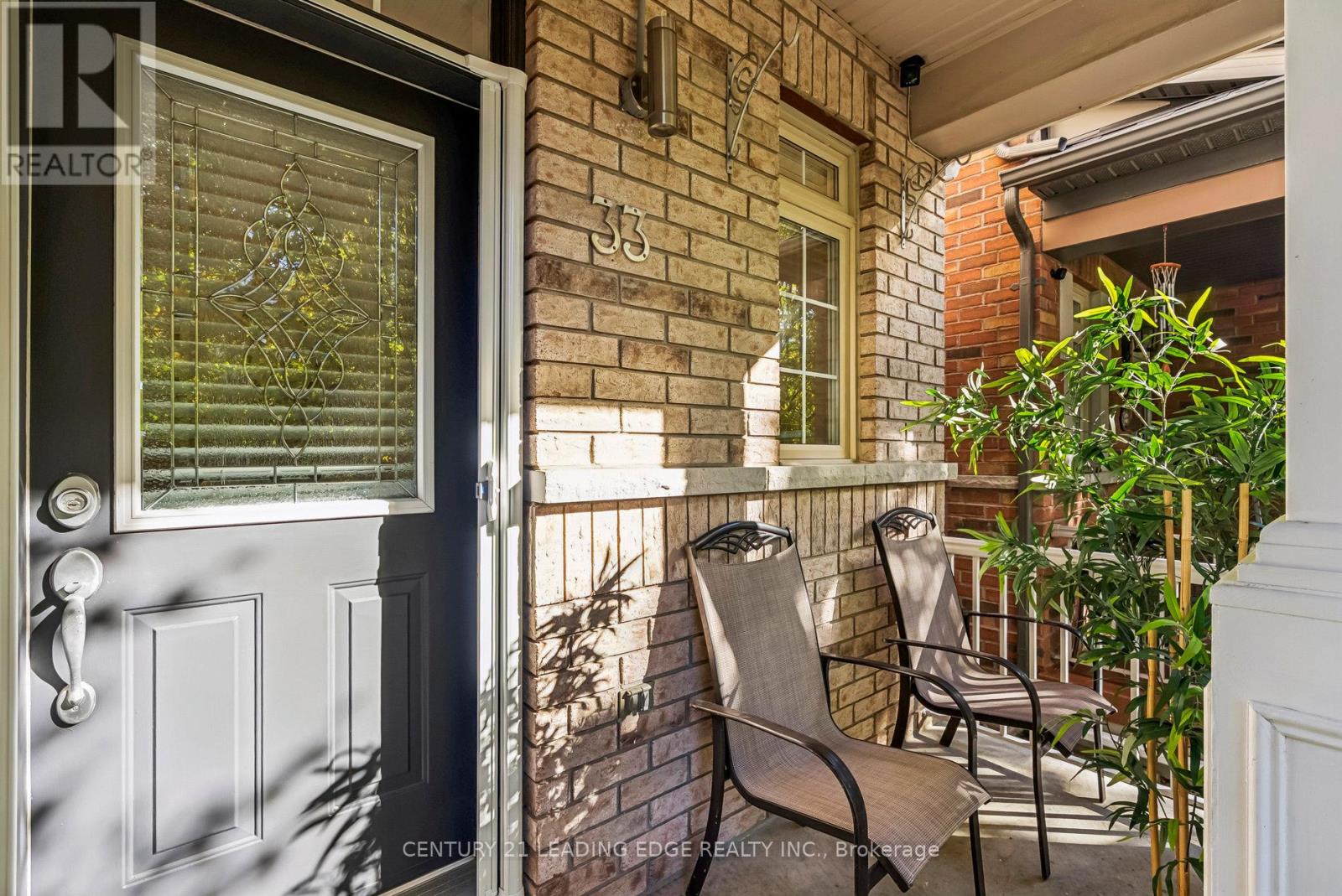 33 Evaridge Drive, Markham, Ontario  L6B 1E7 - Photo 2 - N12477166