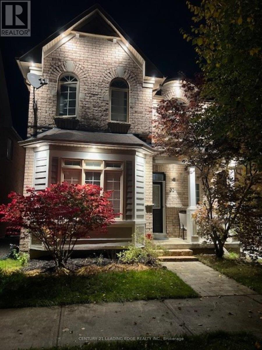33 Evaridge Drive, Markham, Ontario  L6B 1E7 - Photo 4 - N12477166