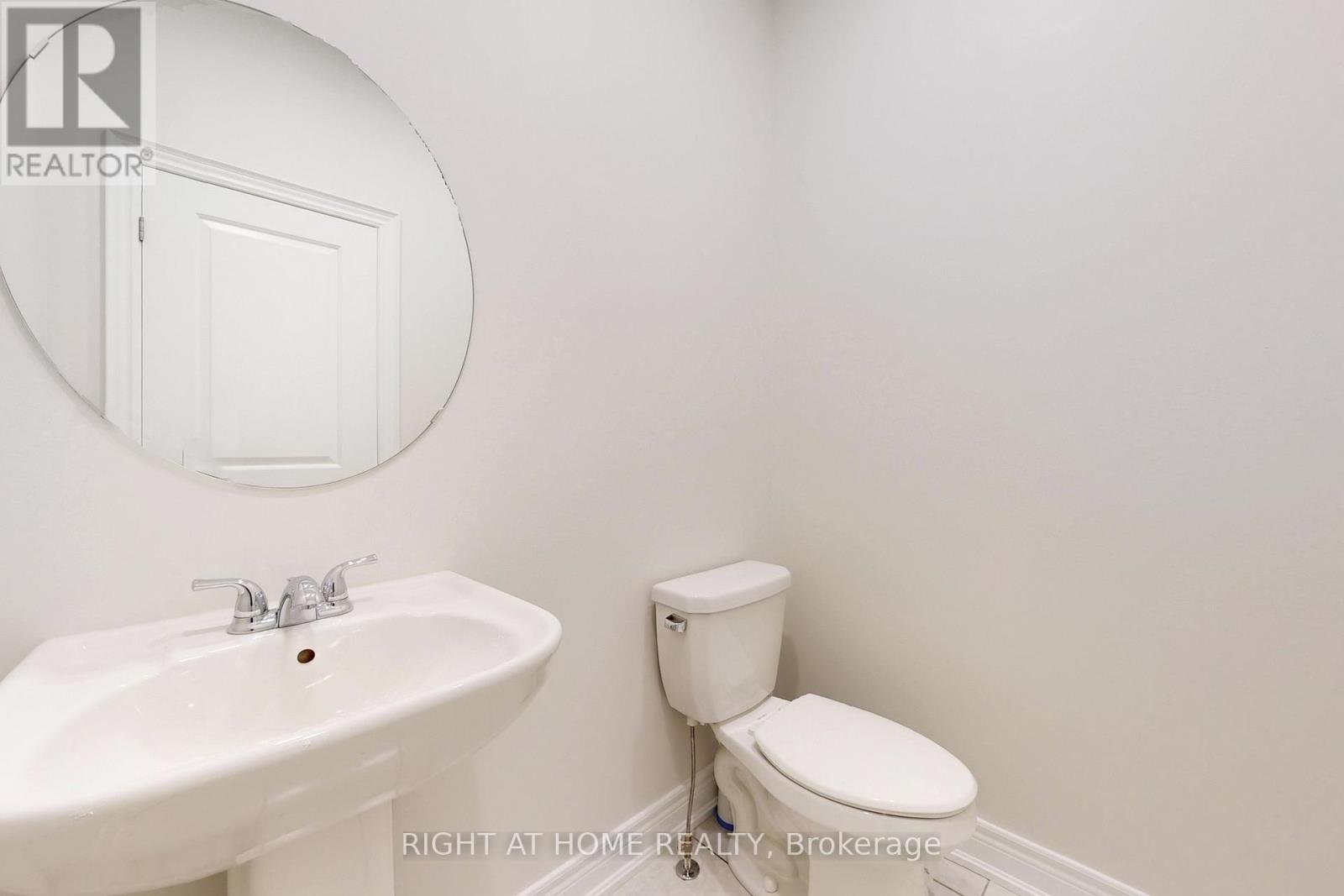 11 Robert Wilson Crescent, Georgina, Ontario  L4P 0G8 - Photo 19 - N12477183