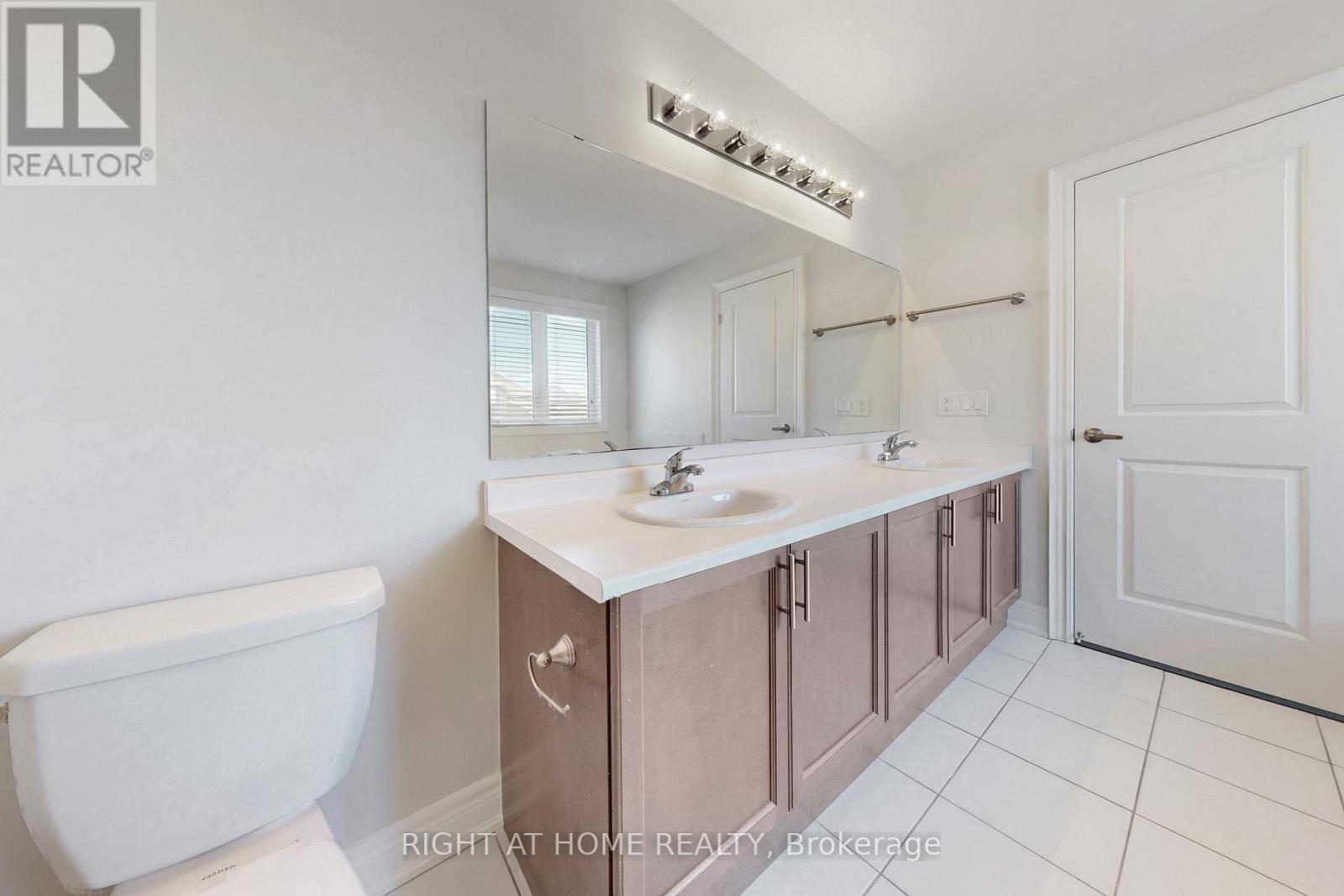 11 Robert Wilson Crescent, Georgina, Ontario  L4P 0G8 - Photo 29 - N12477183