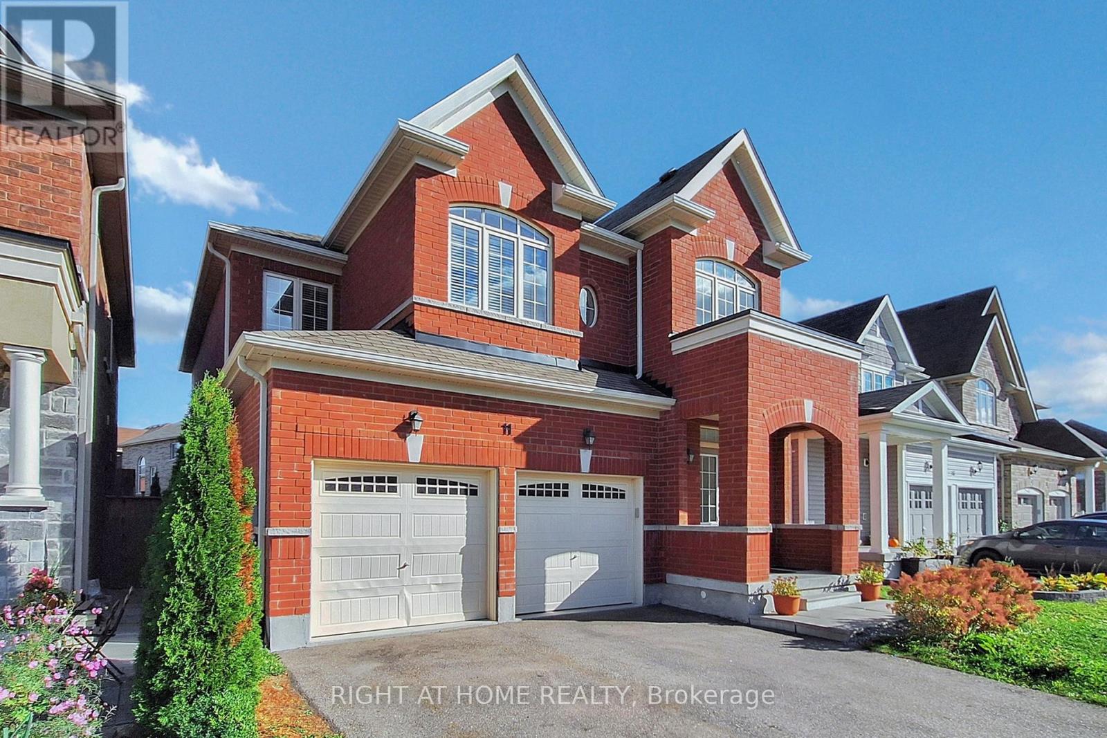 11 Robert Wilson Crescent, Georgina, Ontario  L4P 0G8 - Photo 3 - N12477183