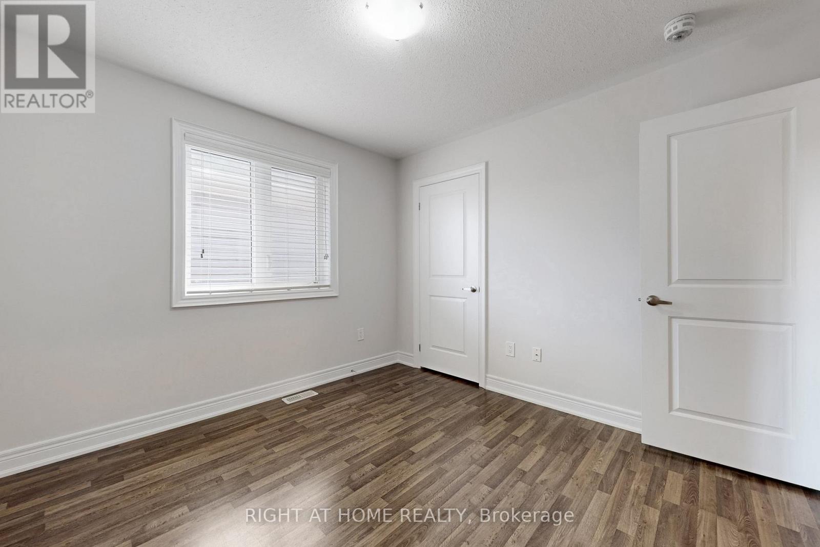 11 Robert Wilson Crescent, Georgina, Ontario  L4P 0G8 - Photo 33 - N12477183
