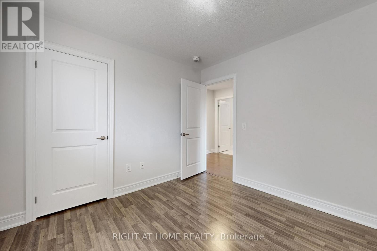 11 Robert Wilson Crescent, Georgina, Ontario  L4P 0G8 - Photo 34 - N12477183