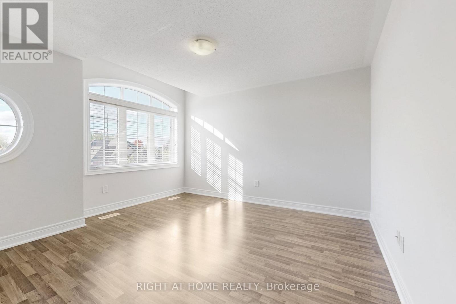 11 Robert Wilson Crescent, Georgina, Ontario  L4P 0G8 - Photo 40 - N12477183