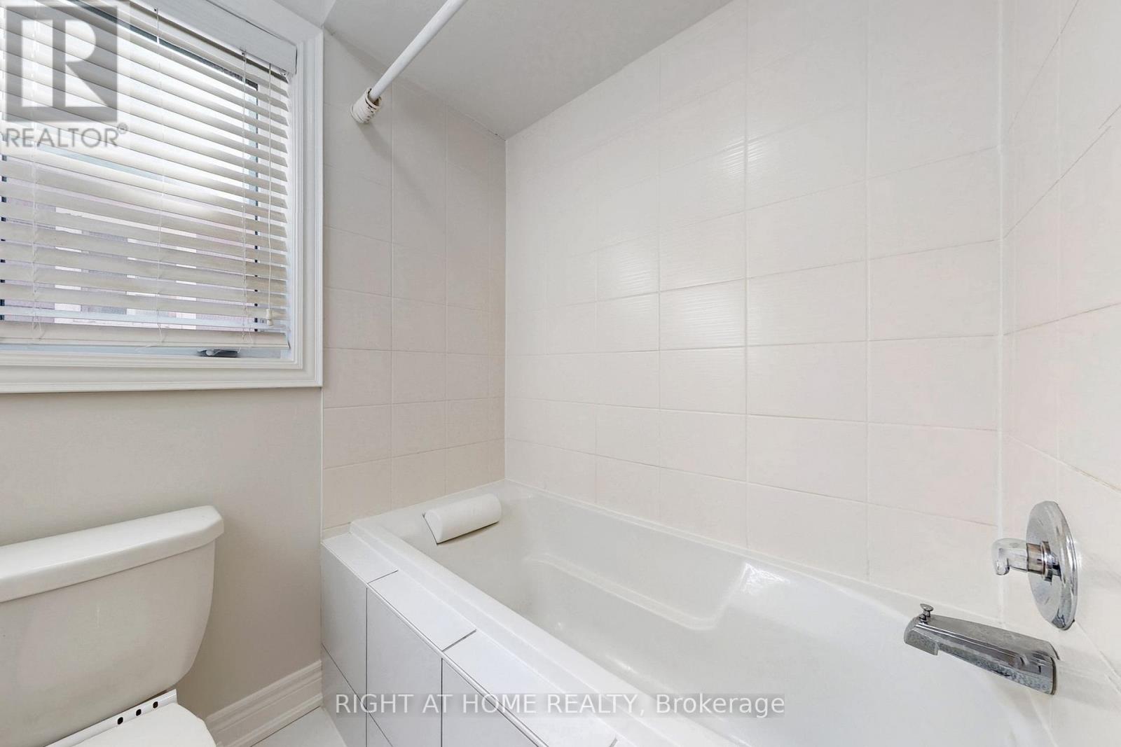 11 Robert Wilson Crescent, Georgina, Ontario  L4P 0G8 - Photo 44 - N12477183