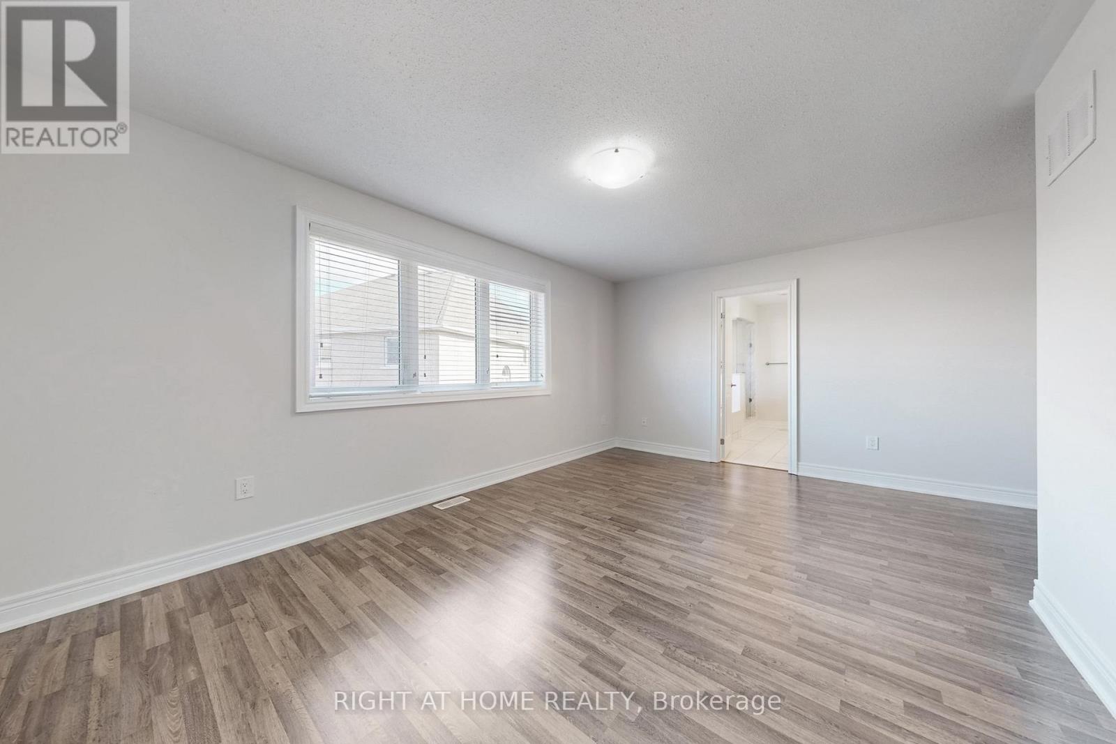 11 Robert Wilson Crescent, Georgina, Ontario  L4P 0G8 - Photo 22 - N12477197