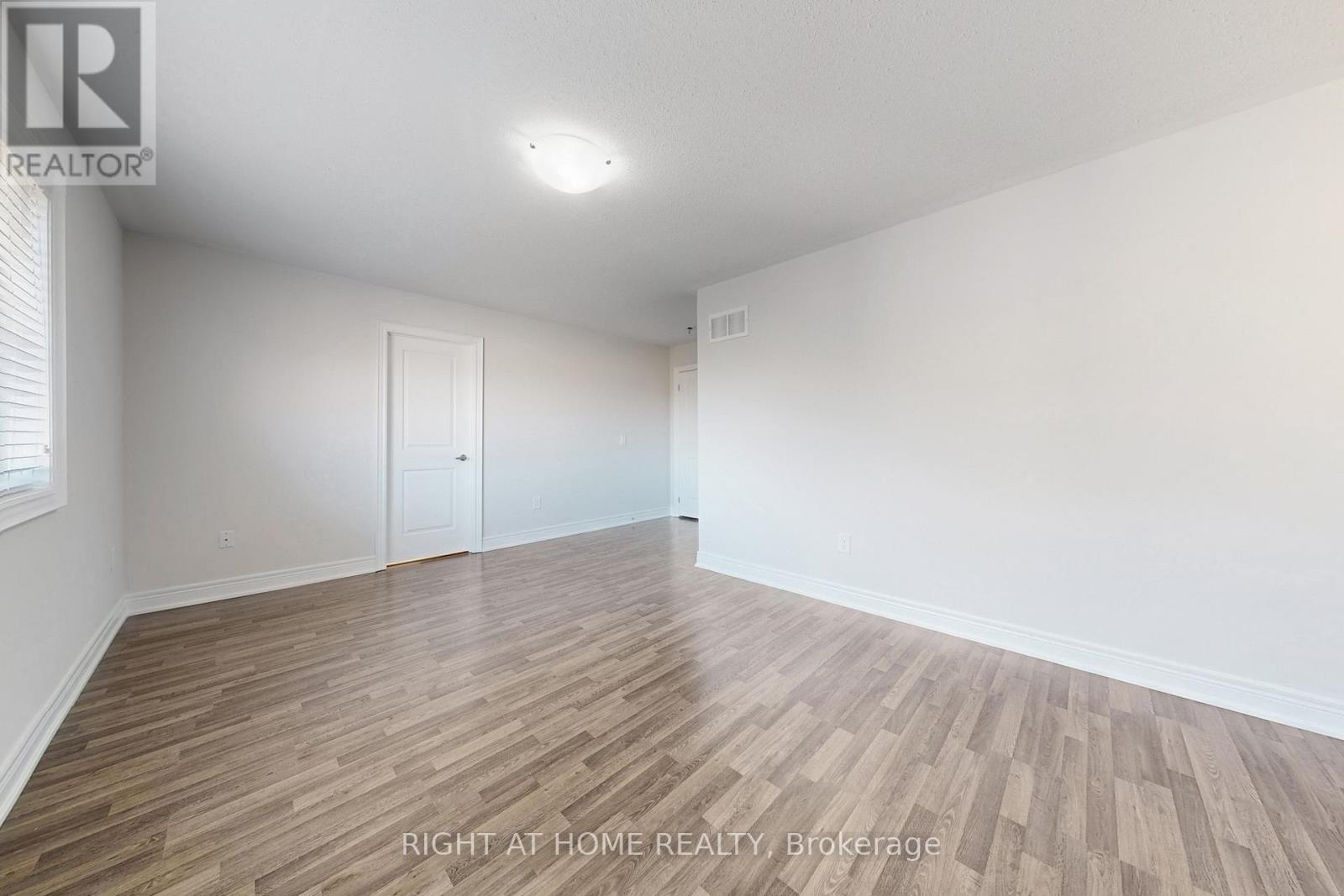 11 Robert Wilson Crescent, Georgina, Ontario  L4P 0G8 - Photo 24 - N12477197