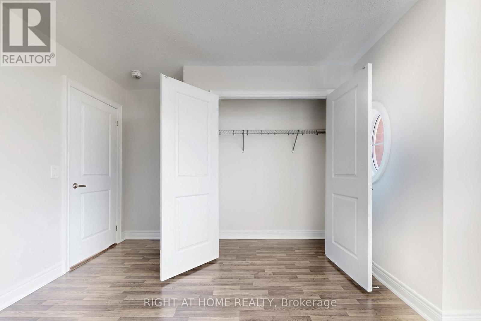 11 Robert Wilson Crescent, Georgina, Ontario  L4P 0G8 - Photo 38 - N12477197