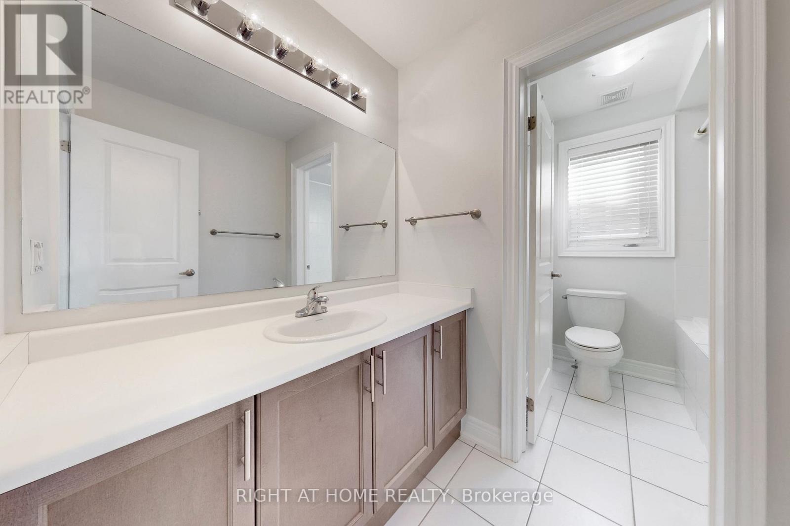 11 Robert Wilson Crescent, Georgina, Ontario  L4P 0G8 - Photo 39 - N12477197