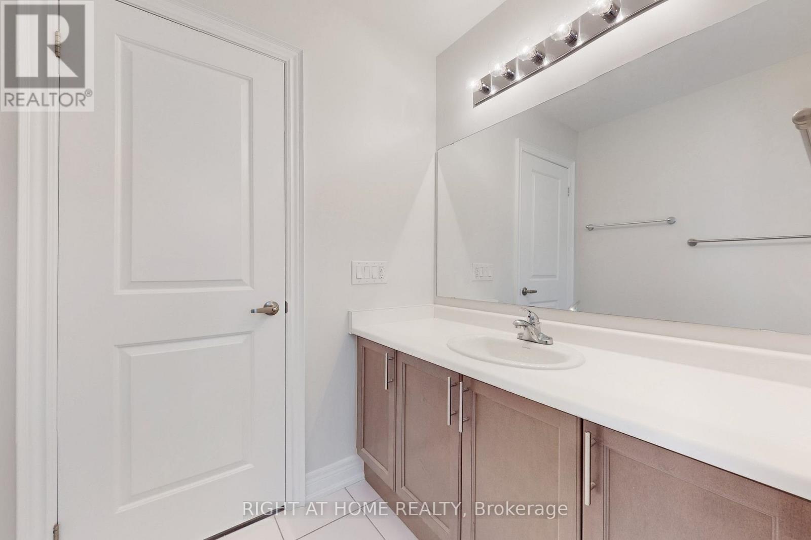 11 Robert Wilson Crescent, Georgina, Ontario  L4P 0G8 - Photo 40 - N12477197