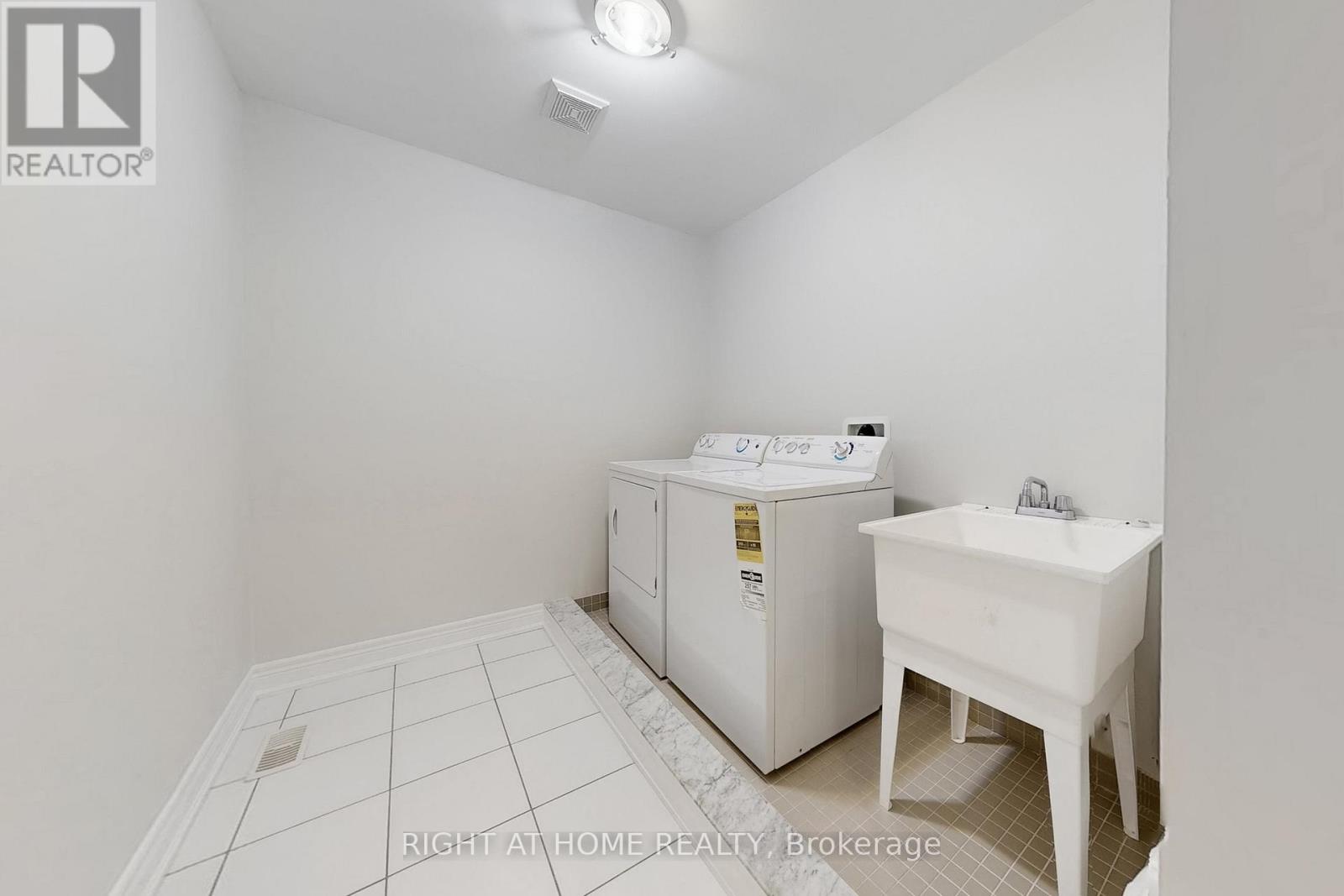 11 Robert Wilson Crescent, Georgina, Ontario  L4P 0G8 - Photo 42 - N12477197