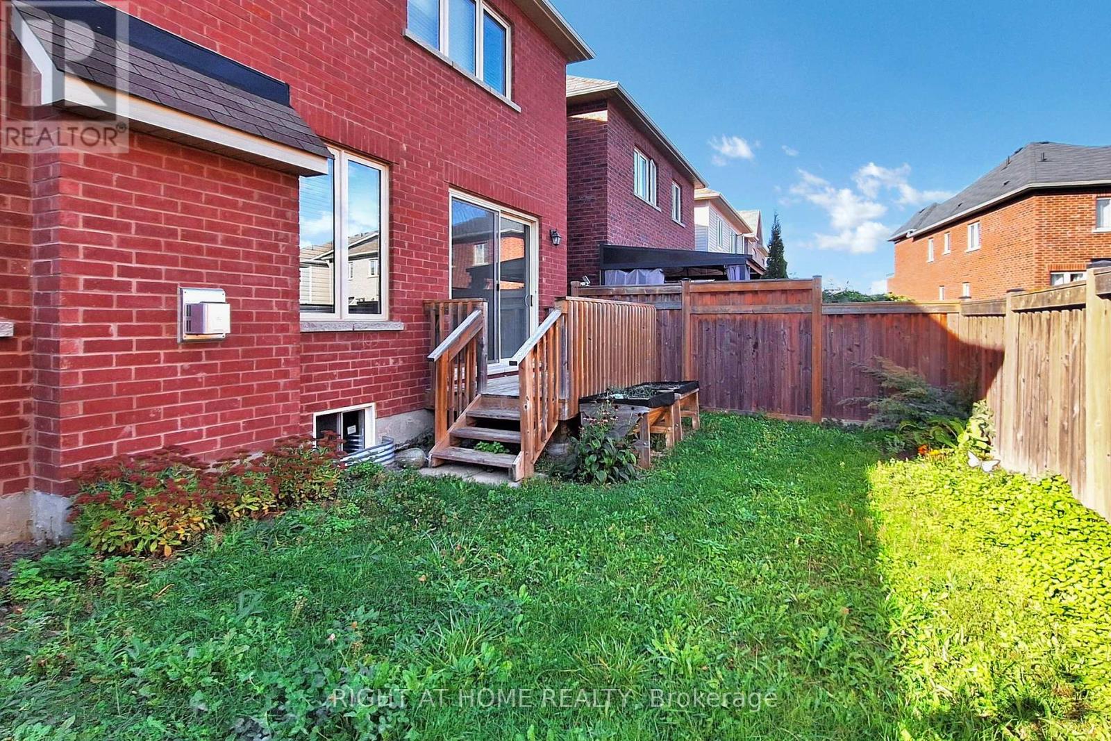 11 Robert Wilson Crescent, Georgina, Ontario  L4P 0G8 - Photo 46 - N12477197