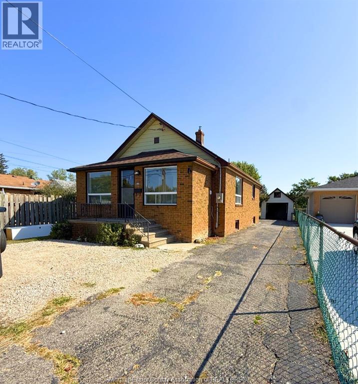 MLS# 25023112: 914 RIVERDALE, Windsor, Canada