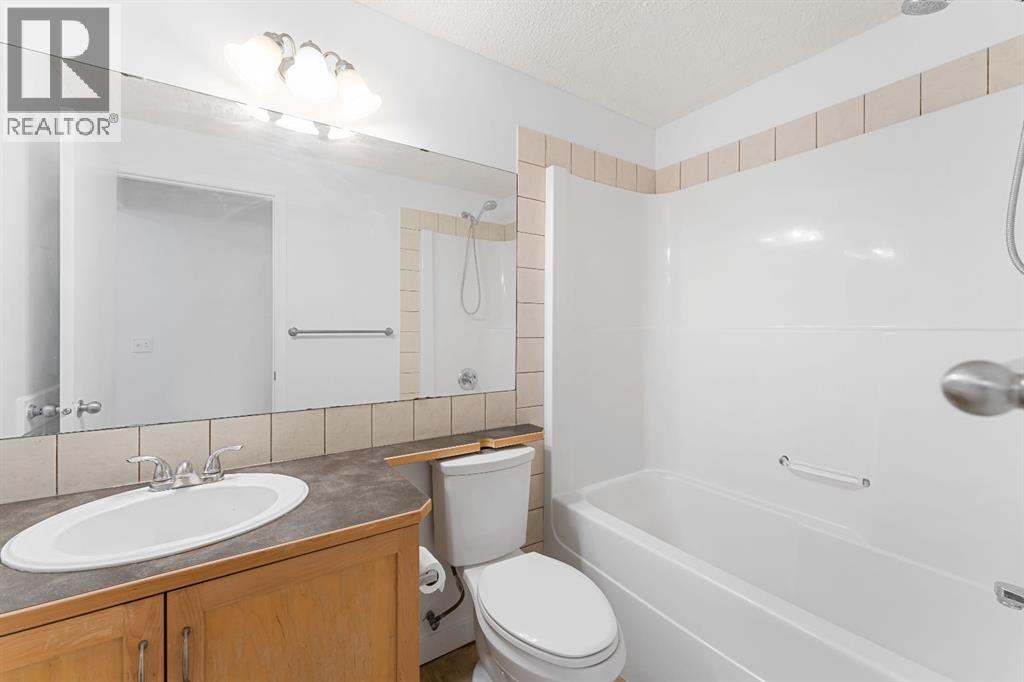 203 Prestwick Heights Se, Calgary, Alberta  T2Z 4K3 - Photo 21 - A2265895