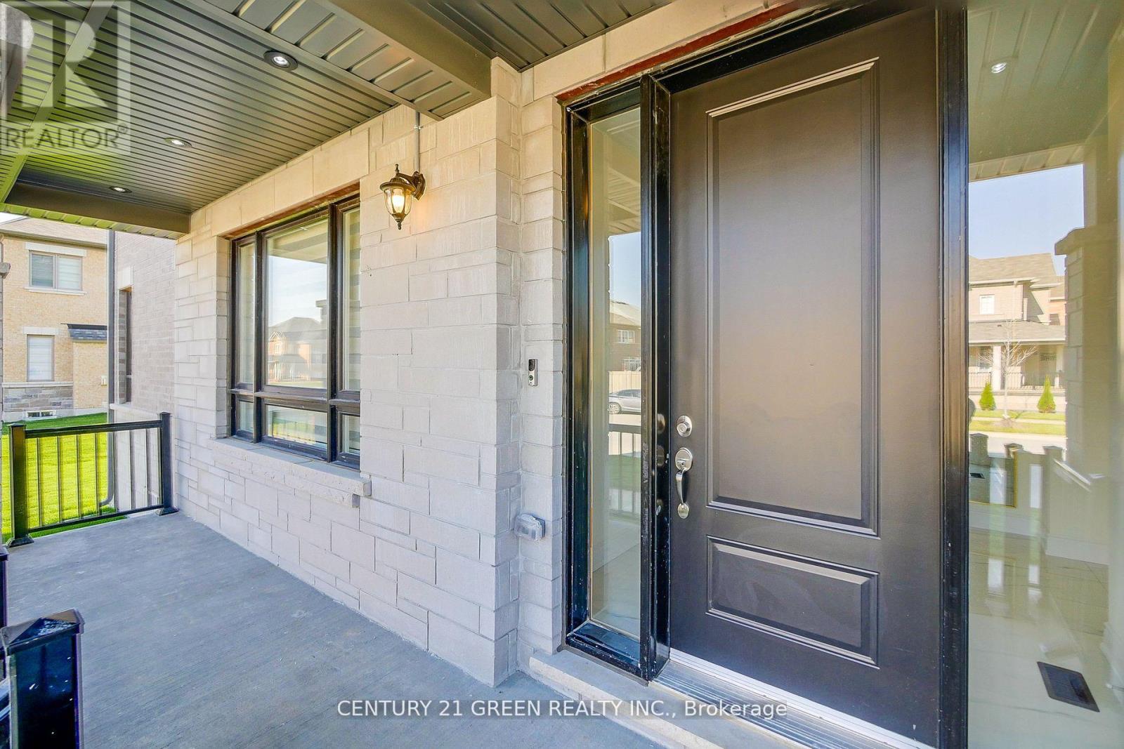 Upper Level - 36 Brentwick Drive, Brampton, Ontario  L6X 3B4 - Photo 4 - W12477160