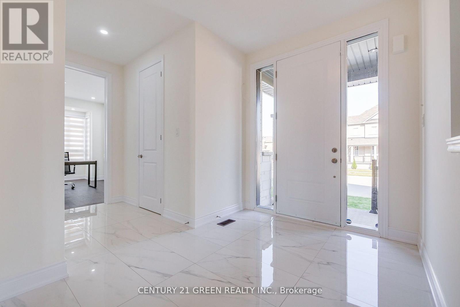 Upper Level - 36 Brentwick Drive, Brampton, Ontario  L6X 3B4 - Photo 5 - W12477160