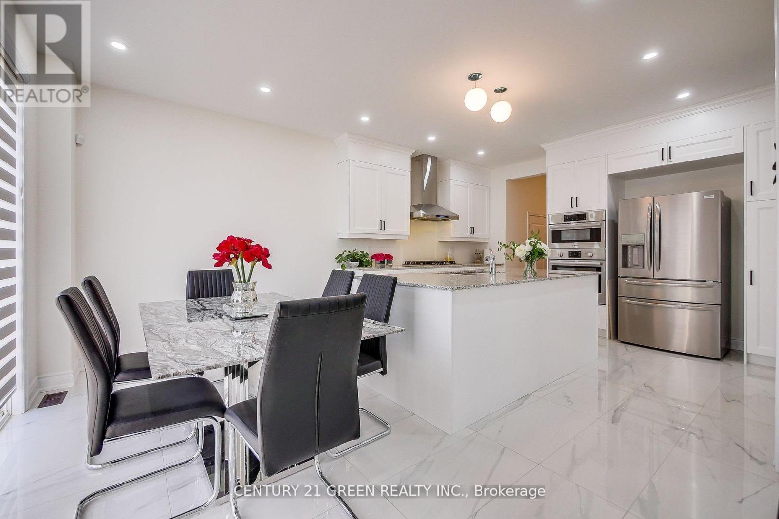 Upper Level - 36 Brentwick Drive, Brampton, Ontario  L6X 3B4 - Photo 9 - W12477160
