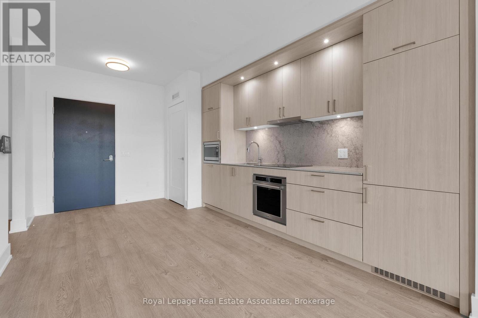 415 - 259 The Kingsway, Toronto, Ontario  M9A 0G2 - Photo 4 - W12477195