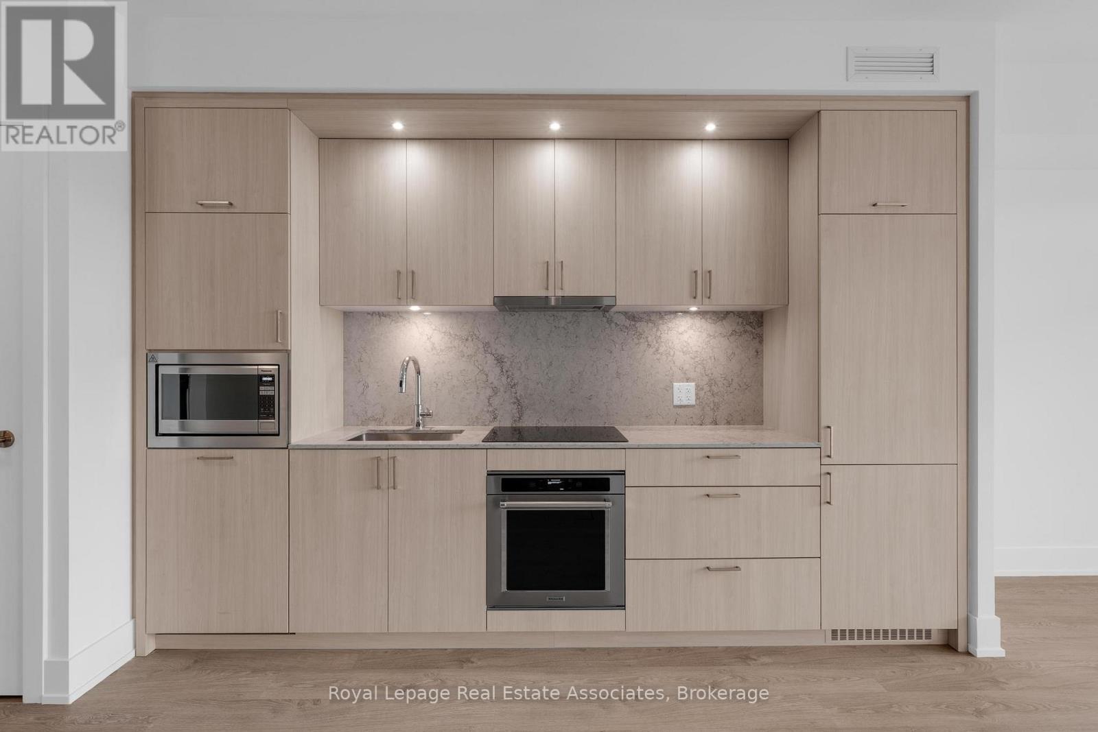 415 - 259 The Kingsway, Toronto, Ontario  M9A 0G2 - Photo 5 - W12477195