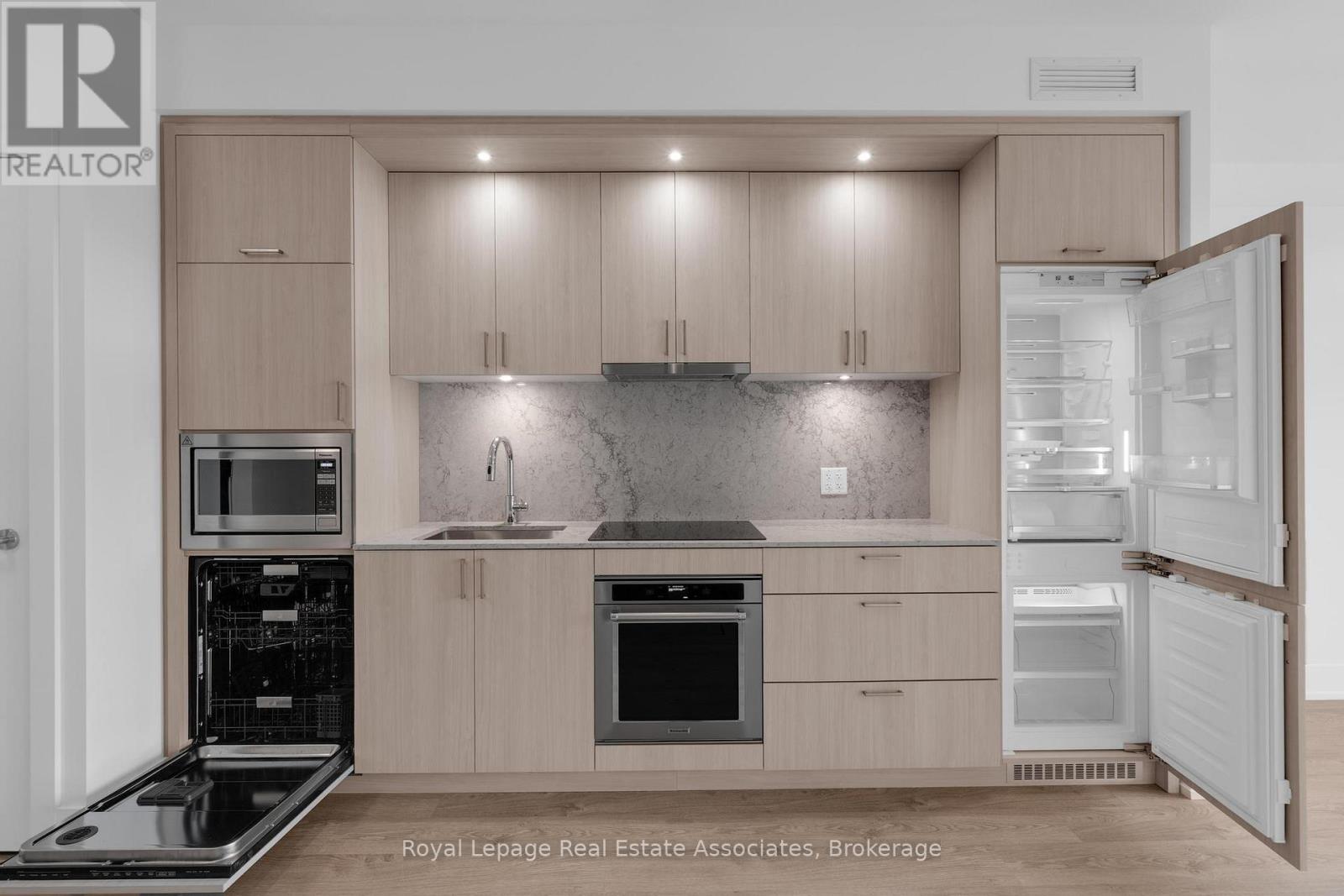 415 - 259 The Kingsway, Toronto, Ontario  M9A 0G2 - Photo 6 - W12477195