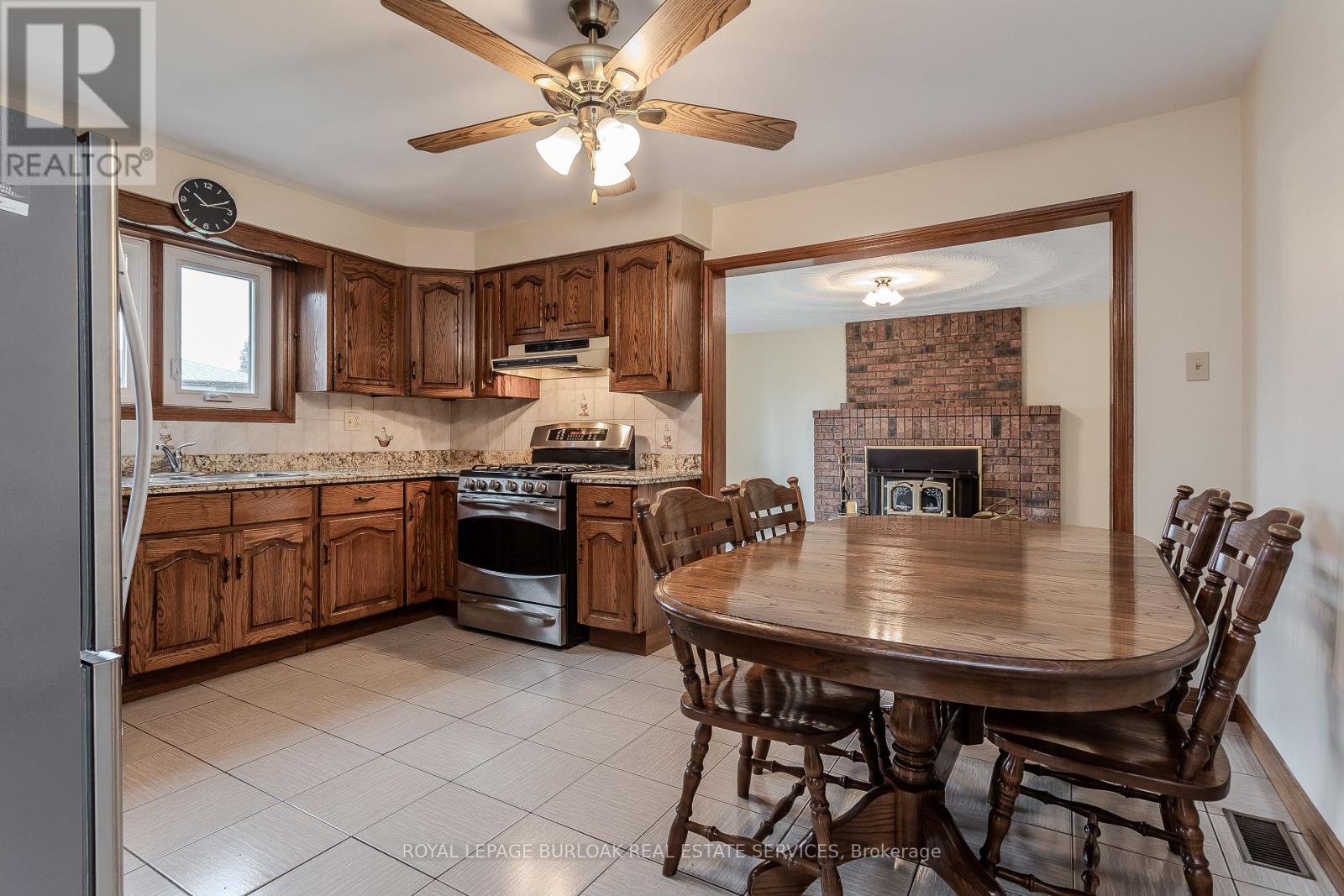 18 Marcel Place, Hamilton, Ontario  L9B 1W3 - Photo 15 - X12477179