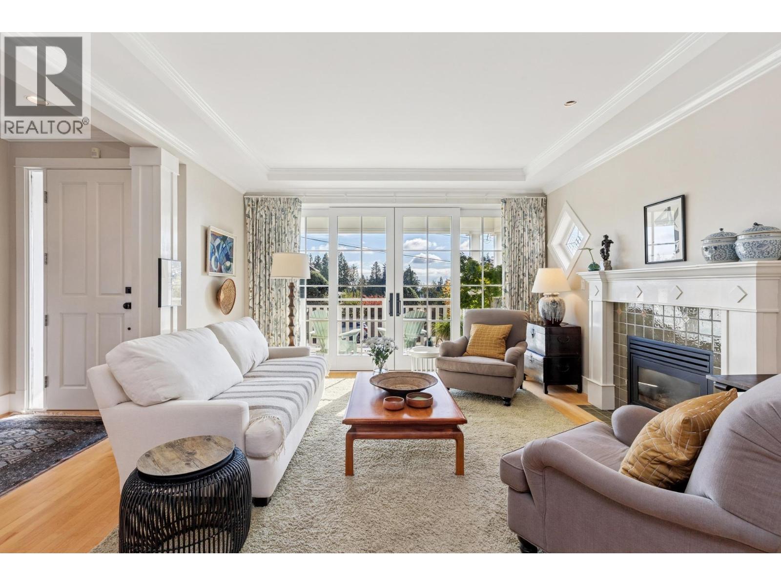 458 E 21st Street, North Vancouver, British Columbia  V7L 3C2 - Photo 2 - R3061191