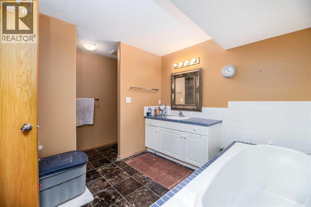 625 Lancaster Drive, Red Deer, Alberta  T4R 3N8 - Photo 27 - A2266319