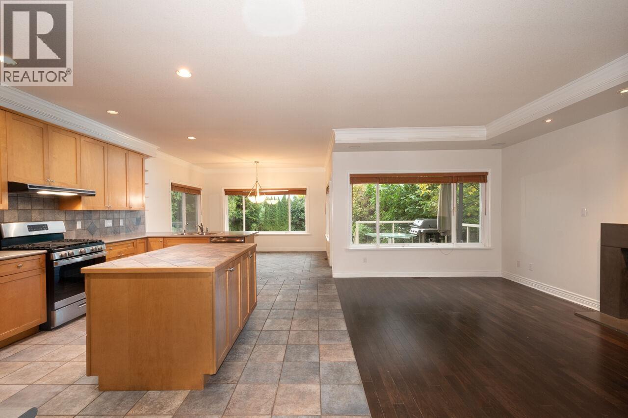 338 N Dollarton Highway, North Vancouver, British Columbia  V7G 1N1 - Photo 10 - R3060186