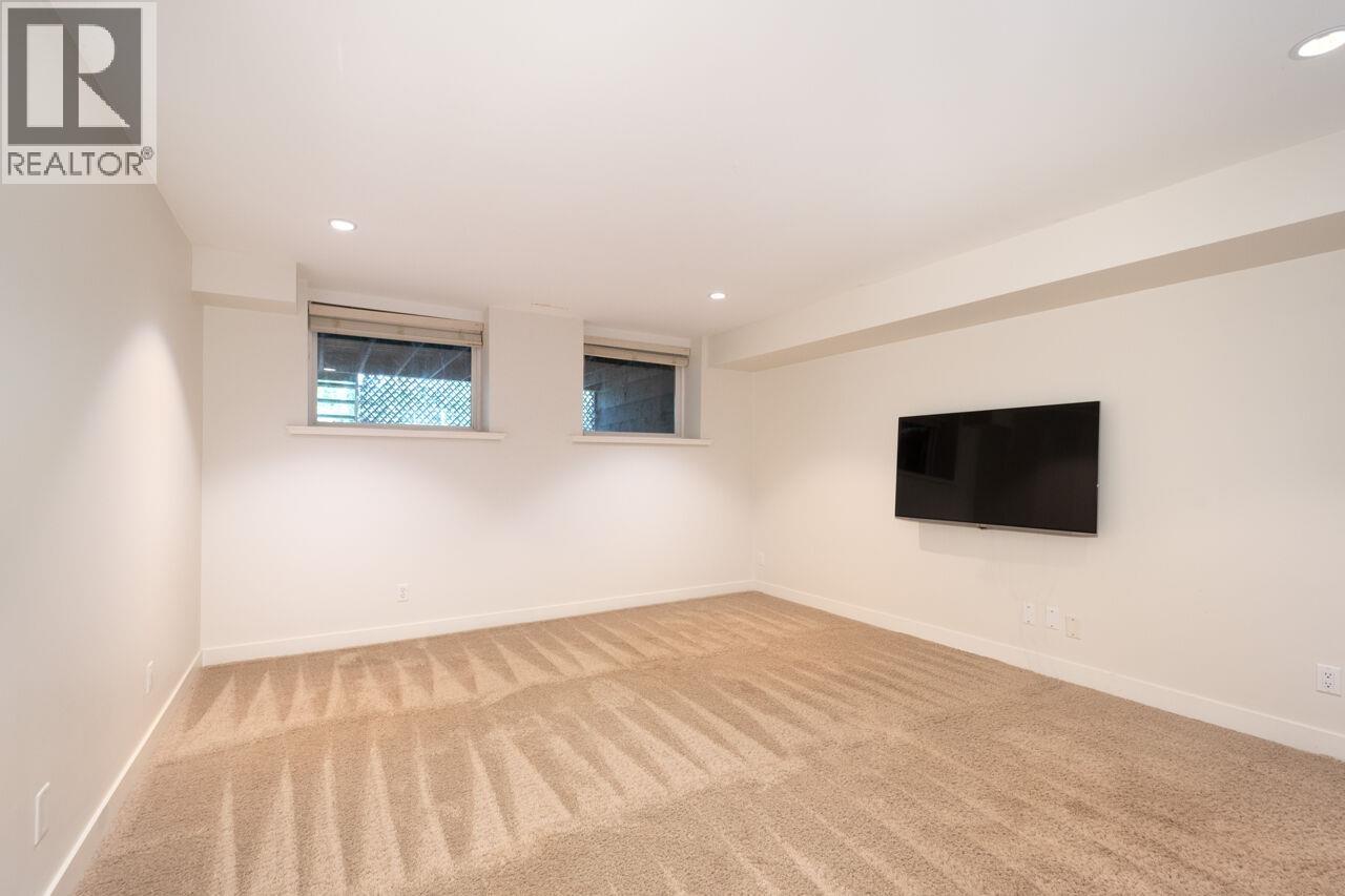 338 N Dollarton Highway, North Vancouver, British Columbia  V7G 1N1 - Photo 37 - R3060186