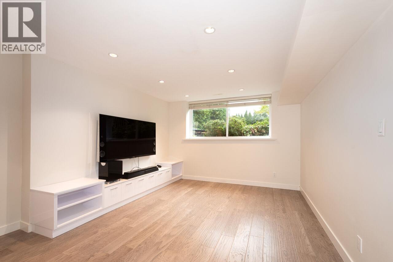 338 N Dollarton Highway, North Vancouver, British Columbia  V7G 1N1 - Photo 34 - R3060186