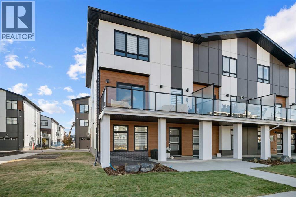 8305 8 Avenue Sw, Calgary, Alberta  T3H 0C3 - Photo 1 - A2266099