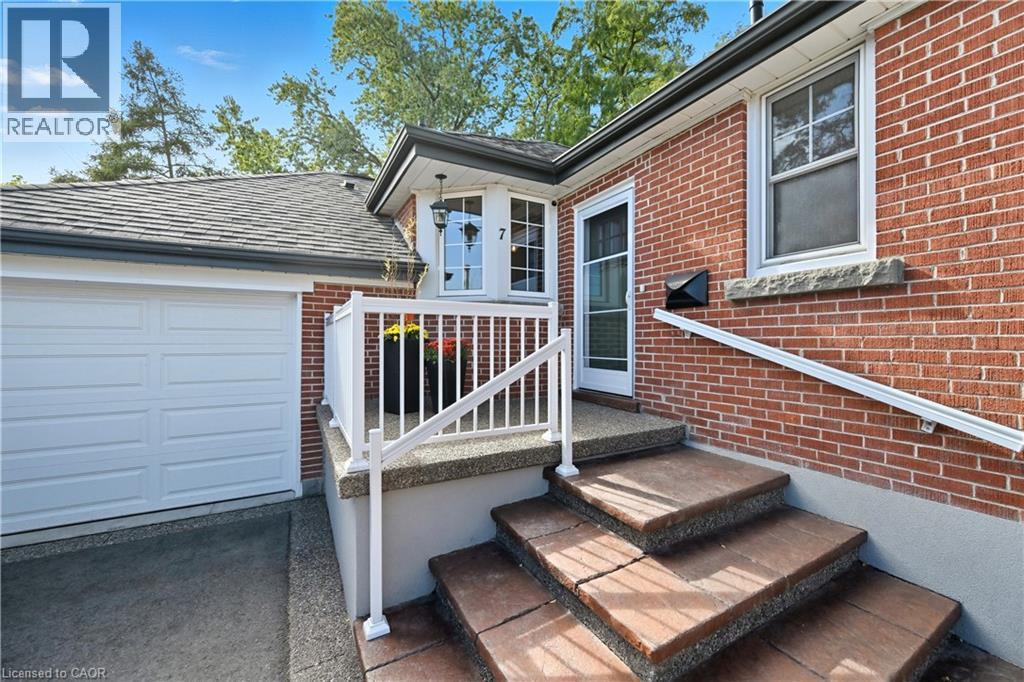 7 Avalon Avenue, Stoney Creek, Ontario  L8G 1X4 - Photo 3 - 40777137