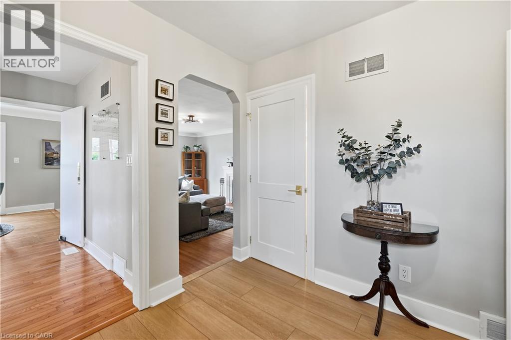 7 Avalon Avenue, Stoney Creek, Ontario  L8G 1X4 - Photo 5 - 40777137