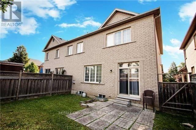 40 Summer Mist Crescent, Markham (Cachet), Ontario  L6C 2H6 - Photo 2 - N12477237
