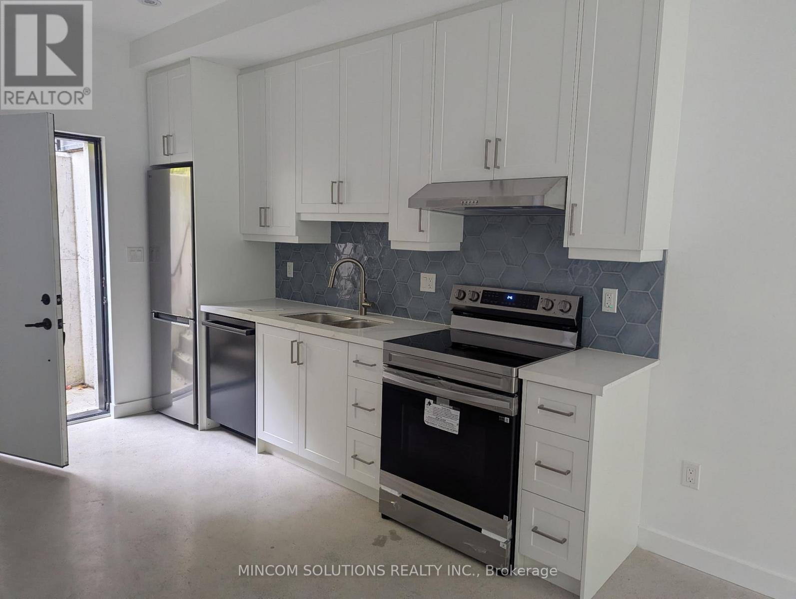 36 Gooch Avenue, Toronto, Ontario  M6S 4L6 - Photo 4 - W12413964