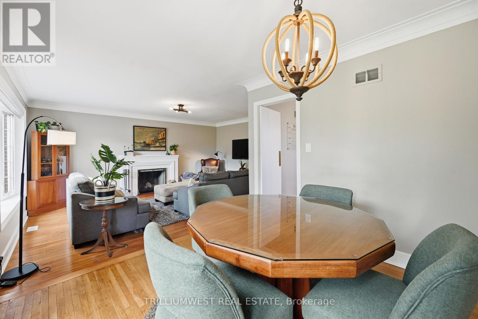 7 Avalon Avenue, Hamilton, Ontario  L8G 1X4 - Photo 11 - X12465671