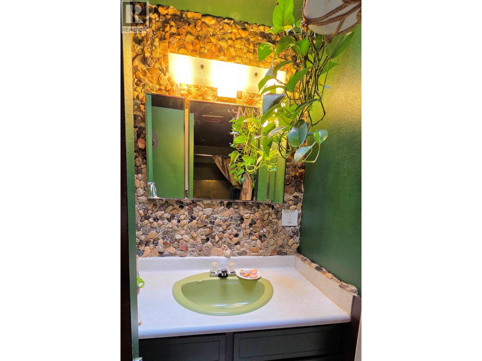 15 Harmon Crescent, Granisle, British Columbia  V0J 1W0 - Photo 14 - R3061230