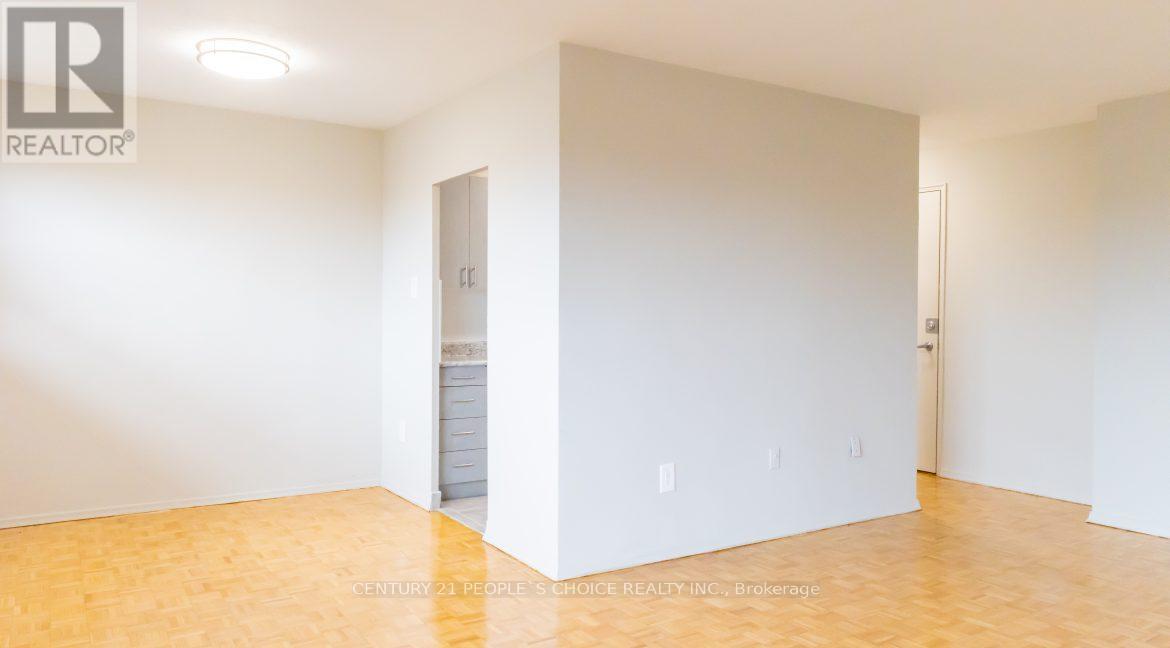 501 - 1061 Seneca Avenue, Mississauga, Ontario  L5G 3X7 - Photo 5 - W12477225