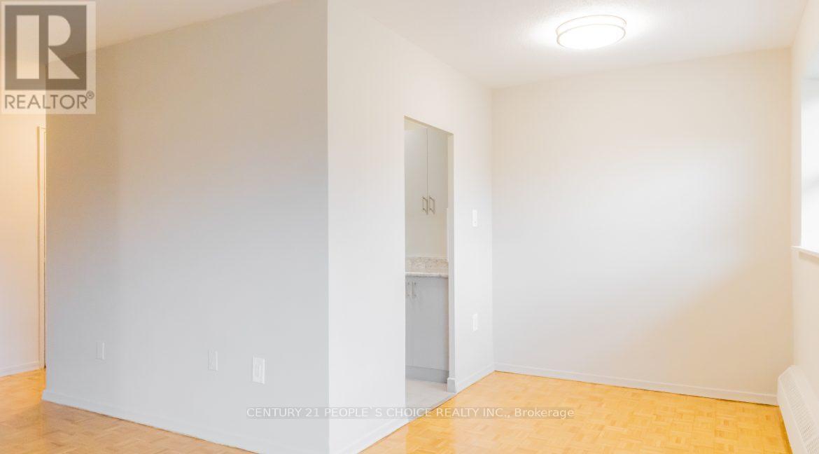 501 - 1061 Seneca Avenue, Mississauga, Ontario  L5G 3X7 - Photo 6 - W12477225