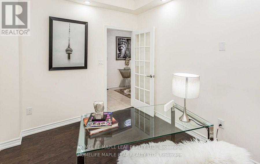 11 Cloverhaven Road, Brampton, Ontario  L6P 4E4 - Photo 3 - W12477232