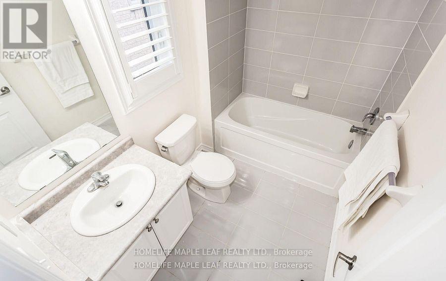 11 Cloverhaven Road, Brampton, Ontario  L6P 4E4 - Photo 36 - W12477232