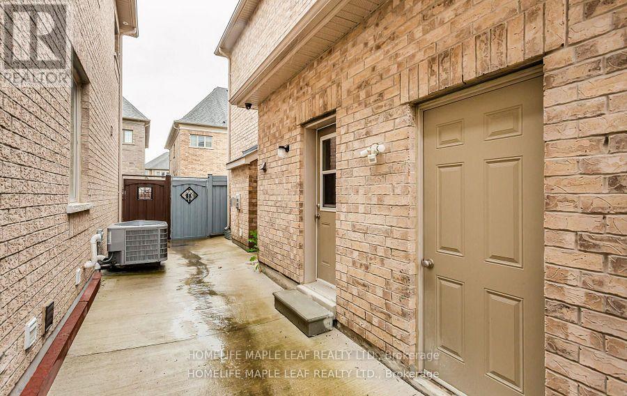 11 Cloverhaven Road, Brampton, Ontario  L6P 4E4 - Photo 45 - W12477232