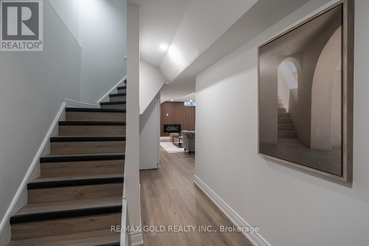 7 Harding Street, Halton Hills, Ontario  L7G 6B1 - Photo 2 - W12477239