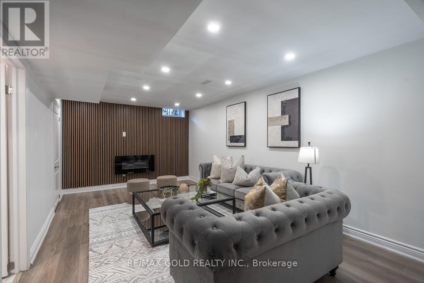 7 Harding Street, Halton Hills, Ontario  L7G 6B1 - Photo 6 - W12477239