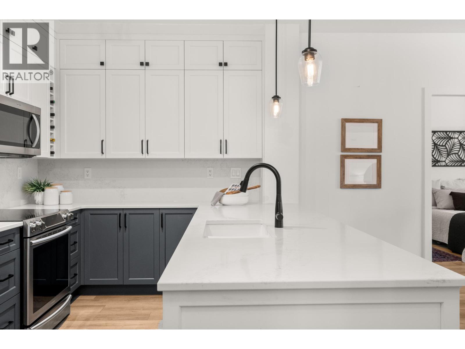 301 285 Ross Drive, New Westminster, British Columbia  V3L 0B9 - Photo 5 - R3054001