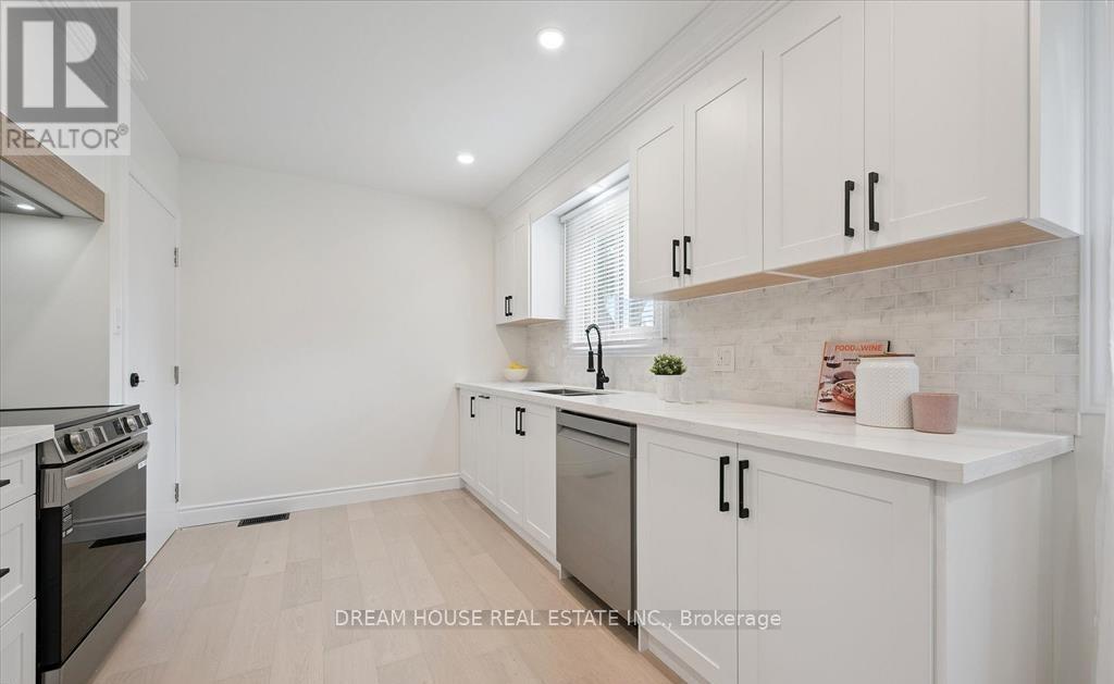 71 Overlea Drive, Kitchener, Ontario  N2M 1S9 - Photo 11 - X12477228