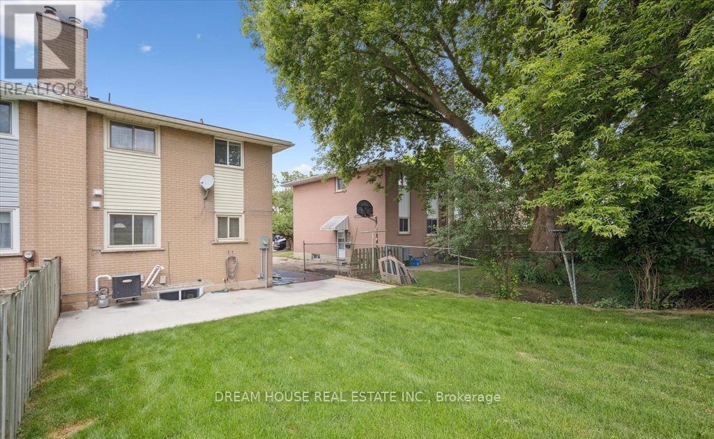 71 Overlea Drive, Kitchener, Ontario  N2M 1S9 - Photo 25 - X12477228